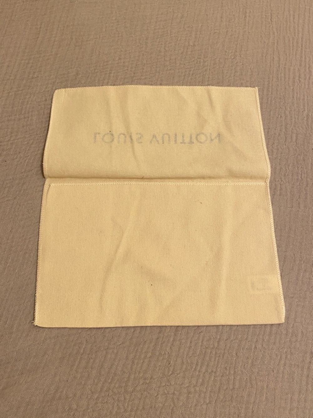 Louis Vuitton Cream Dust Pouch with Black Logo - Picture 2 of 6